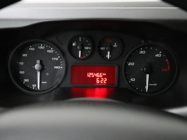 Iveco DAILY 35S14V L2H2 Dubbele Cabine | 3500Kg Trekhaak | Airco | 6-Persoons