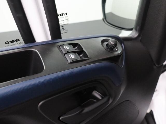 Iveco DAILY 35S14 Hi-Matic Automaat | 3500Kg Trekhaak | Airco | Cruise | 3-Persoons | Betimmering