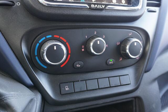 Iveco DAILY 3.0 180PK AUTOMAAT 3.500KG EURO 6 - Airco - Cruise - Trekhaal - ¤23.950, - Excl.