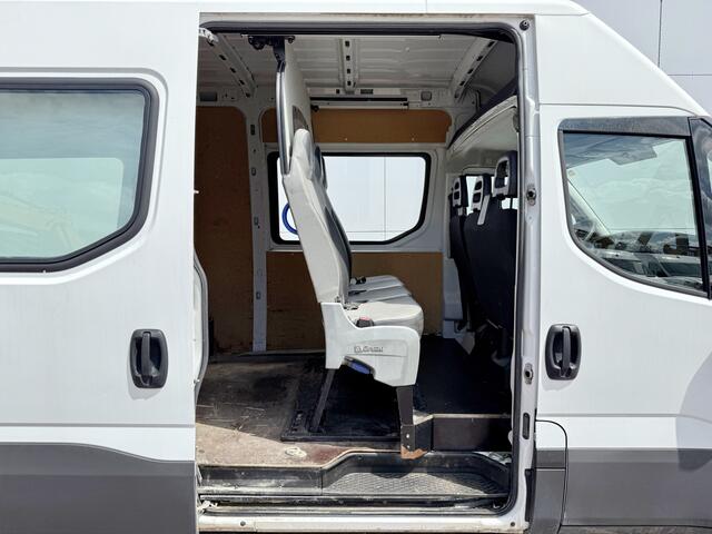Iveco DAILY 35S14 2.3 L2H2 Dubbele Cabine 7 Stoelen Airco Cruise Control Trekhaak 3.5t Lucht geveerde stoel