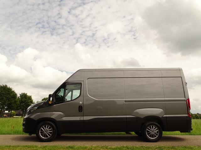 Iveco DAILY 35S21V 3.0 352 H2 L2 3.0L Automaat 3,5t Trekhaak Airco Cruise Camera Parkeersensoren