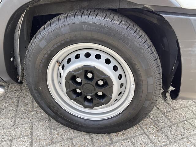 Iveco DAILY 35S14V 2.3 136pk 410 L4H2 Himatic automaat / vaste prijs rijklaar ¤ 23.950 ex btw / lease vanaf ¤ 391 / trekhaak 3500 kg / airco / cruise control / laadruimte 475 cm lang !