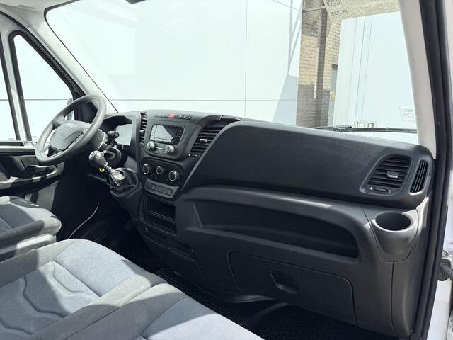 Iveco DAILY 35S14 2.3 L2H2 Dubbele Cabine 7 Stoelen Airco Cruise Control Trekhaak 3.5t Lucht geveerde stoel