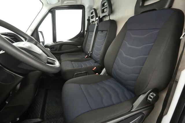 Iveco DAILY 2.3 300 L1H1 3500KG Trekgew. Trekhaak Airco 3 Persoons Elektrpakket