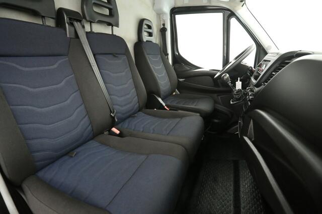 Iveco DAILY 2.3 300 L1H1 3500KG Trekgew. Trekhaak Airco 3 Persoons Elektrpakket