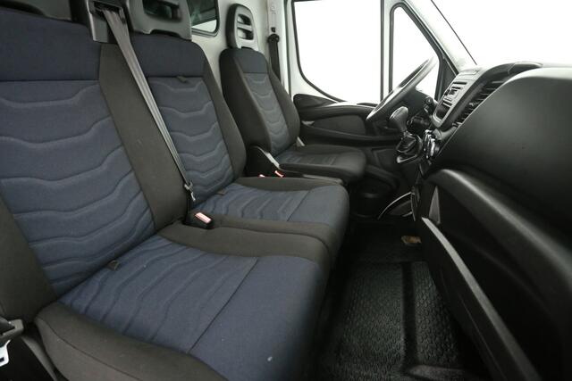 Iveco DAILY 35S16V 2.3 410 155PK L3H2 | 3500KG Trekgew. | Airco | 3-Zits | Parkeersensoren
