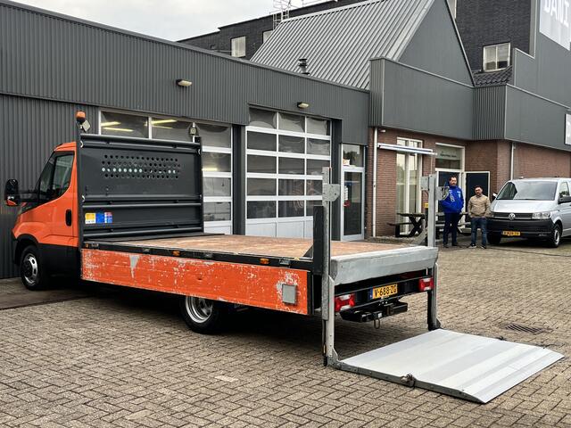Iveco DAILY 35C14 2.3 375 Laadklep 500kg Trekhaak 3500kg trekgewicht Airco 2-Persoons Open laadbak Pick-up P-up Bakwagen Telefoonverbinding 1e eigenaar Euro 6 Bpm vrij !!!