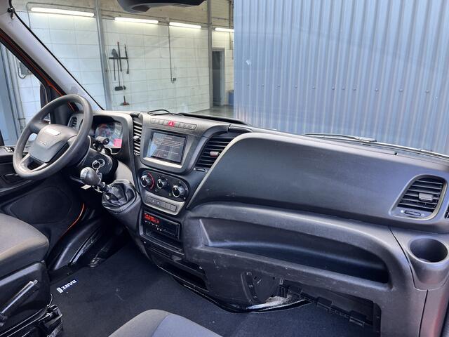 Iveco DAILY 35C14 2.3 375 Laadklep 500kg Trekhaak 3500kg trekgewicht Airco 2-Persoons Open laadbak Pick-up P-up Bakwagen Telefoonverbinding 1e eigenaar Euro 6 Bpm vrij !!!