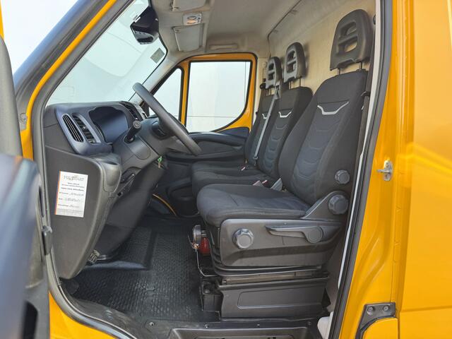 Iveco DAILY 35S16 2.3 Automaat L2H2 Oprijplaat Trekhaak Climate Control Cruise Control Lucht Geveerde Stoel