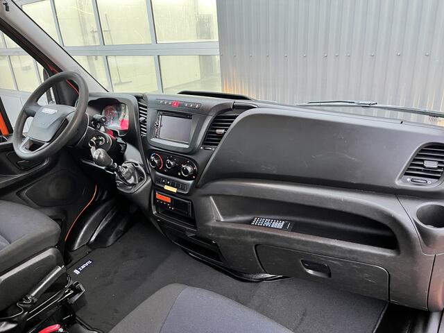 Iveco DAILY 35C14 2.3 375 Laadklep 500kg Trekhaak 3500kg trekgewicht Airco 2-Persoons Open laadbak Pick-up P-up Bakwagen Telefoonverbinding 1e eigenaar Euro 6 Bpm vrij !!!