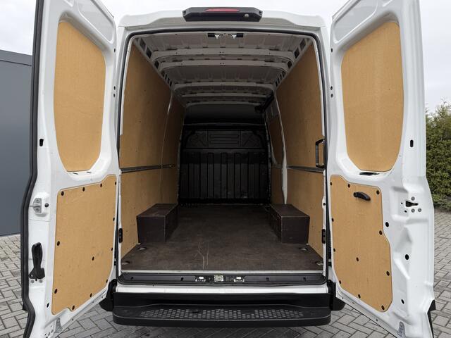 Iveco DAILY 35S16 157 PK / L2H2 / AIRCO / CRUISE / 3-ZITS / 3.5 TON TREKKEN / CAMERA