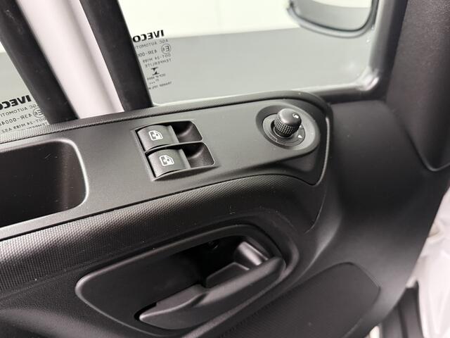 Iveco DAILY 35C16 Bakwagen+Laadklep | Trekhaak 3500 Kg | Airco | 3-Persoons |