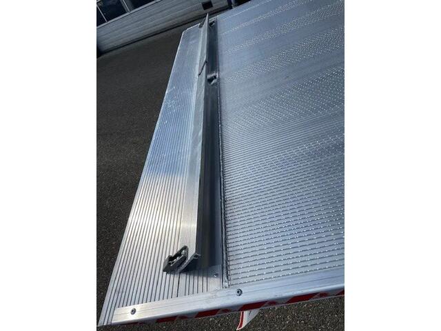 Iveco DAILY 40C16 A8 bakwagen met lift Euro 6