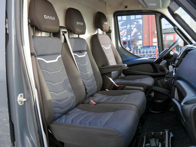 Iveco DAILY 35S18 3.0 180PK L2H2 | 3.500kg Trekgew. | Trekhaak |