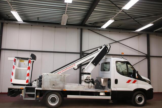 Iveco DAILY 35S12 HOOGWERKER 13 METER LT130TB MET 3500 KG TREKVERMOGEN TREKHAAK