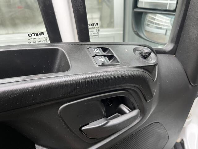 Iveco DAILY 35C14D 2.3 410 Kipper Airco Trekhaak 3500kg Cruise controle 6 persoons Euro 6 Let op kraakt met overschakelen !!