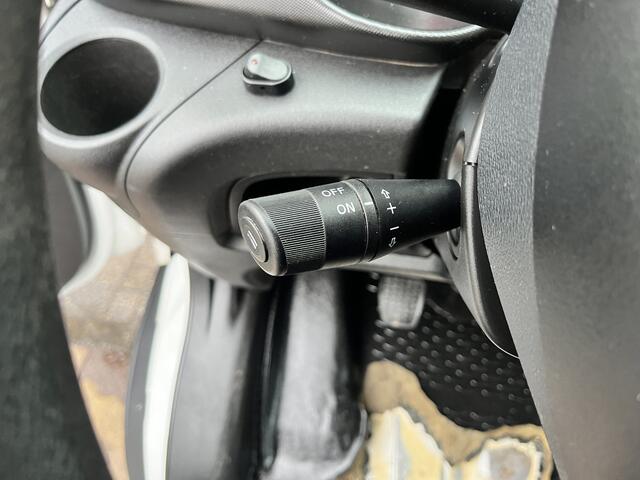 Iveco DAILY 35C14D 2.3 410 Kipper Airco Trekhaak 3500kg Cruise controle 6 persoons Euro 6 Let op kraakt met overschakelen !!