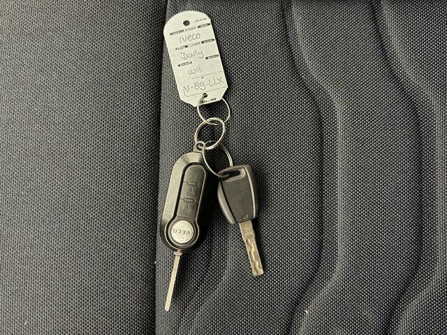 Iveco DAILY 35C16 Bakwagen | Laadklep | Camera | Multimedia | Airco | 3-Zits