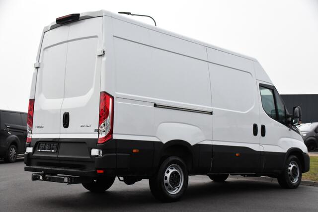 Iveco DAILY 35C16V 2.3 352L H2 FACE LIFT! Camera, Carplay, 3500kg Trekhaak, Cruise, Automaat, 160pk, Sensoren, Uniek!