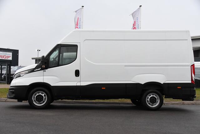 Iveco DAILY 35C16V 2.3 352L H2 FACE LIFT! Camera, Carplay, 3500kg Trekhaak, Cruise, Automaat, 160pk, Sensoren, Uniek!