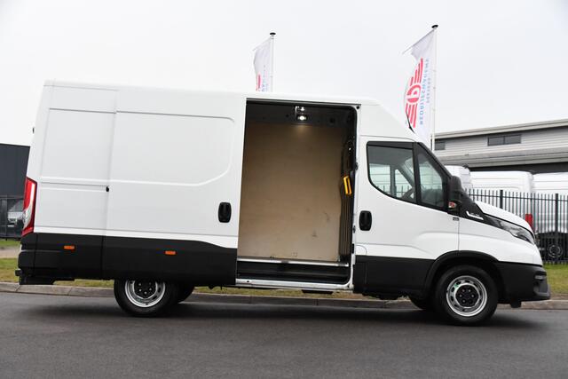 Iveco DAILY 35C16V 2.3 352L H2 FACE LIFT! Camera, Carplay, 3500kg Trekhaak, Cruise, Automaat, 160pk, Sensoren, Uniek!