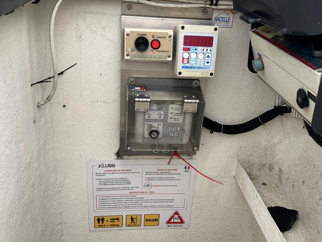 Iveco DAILY 35S14 200 kg 2 persoonslift