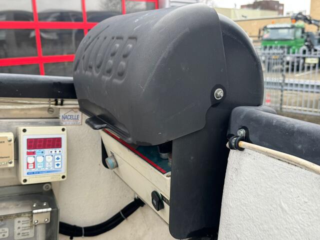 Iveco DAILY 35S14 200 kg 2 persoonslift