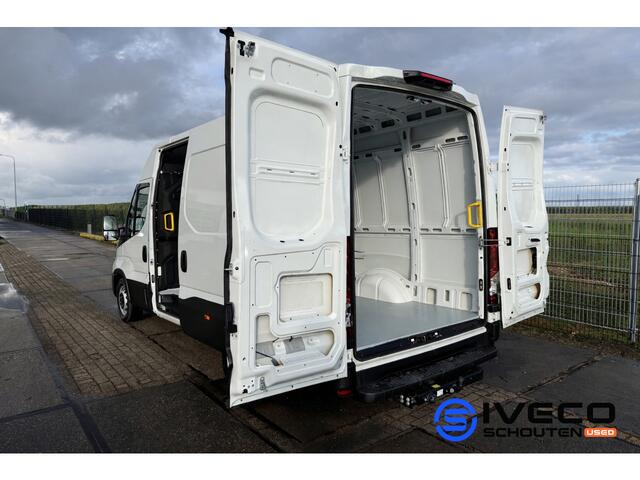 Iveco DAILY 35S18V A8 Adaptive Cruise control - Automaat- L3H2 -176pk - Trekhaak