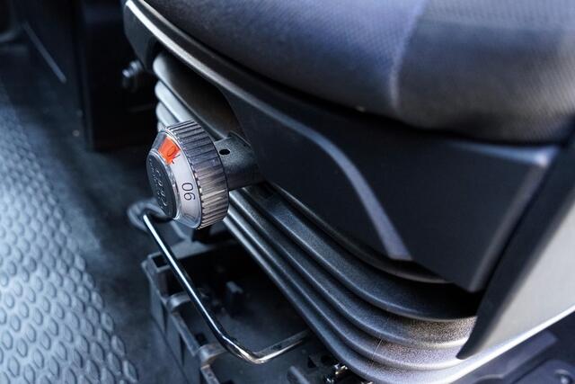 Iveco DAILY 35C21H 3.0 375 Koelwagen, Laadklep 750 KG, Zijdeur, Navi, Camera