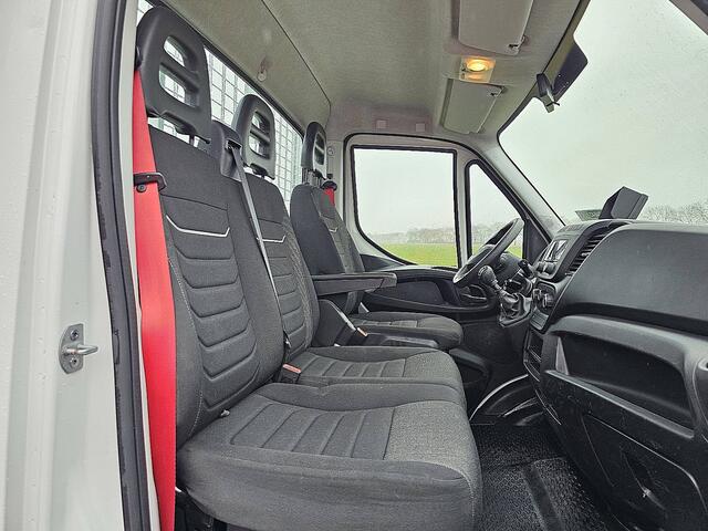 Iveco DAILY 35C16V 2.3 352 open llaadbak, 4m., 3.0L, airco, dubbel lucht, trekhaak, 23 dkm.