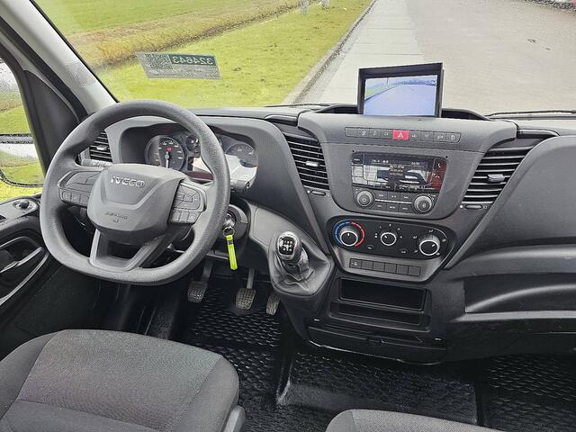 Iveco DAILY 35C16V 2.3 352 open llaadbak, 4m., 3.0L, airco, dubbel lucht, trekhaak, 23 dkm.