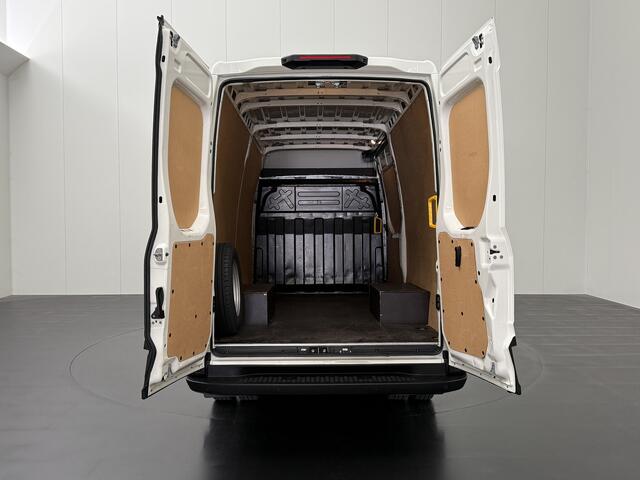 Iveco DAILY 35C14 L2H2 Dubbel lucht L2H2 | 3500Kg Trekgewicht | Airco | Cruise | 3-Zits | Betimmering