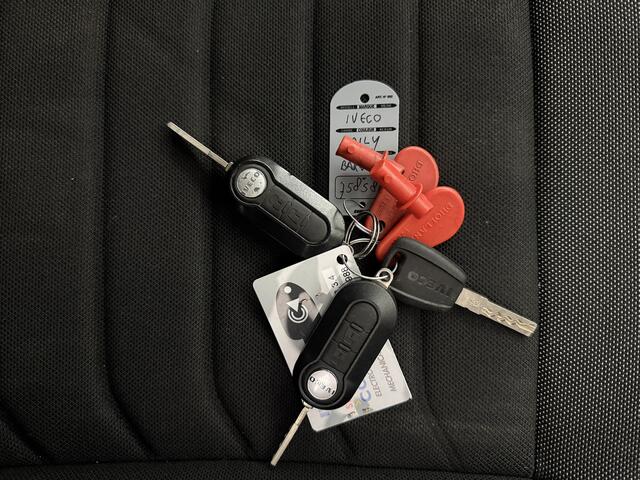 Iveco DAILY 35C16 Bakwagen+Laadklep | Camera | Multimedia | Airco | Cruise | Dakspoiler | 3-Zits