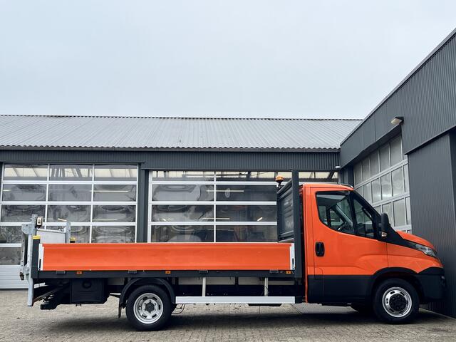 Iveco DAILY 35C14 2.3 375 Laadklep 500kg Trekhaak 3500kg trekgewicht Airco 2-Persoons Open laadbak Pick-up P-up Bakwagen Telefoonverbinding 1e eigenaar Euro 6 Bpm vrij !!!