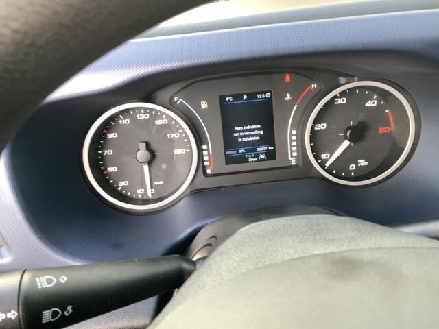 Iveco DAILY 35S16V 2.3 352 L2H1 Automaat Airco Cruise 3 Zits Alu Velg Trekhaak 3500 kg & Opstap Euro 6