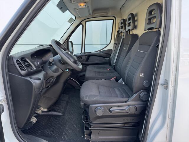 Iveco DAILY 35C14 2.3 L3H2 Dubbellucht Airco Cruise Control Trekhaak Luchtgeveerde Stoel