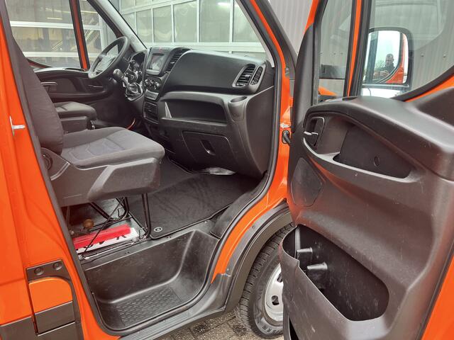 Iveco DAILY 35C14 2.3 375 Laadklep 500kg Trekhaak 3500kg trekgewicht Airco 2-Persoons Open laadbak Pick-up P-up Bakwagen Telefoonverbinding 1e eigenaar Euro 6 Bpm vrij !!!