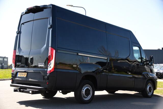 Iveco DAILY 35S16V 2.3 352 H3 L Black Edition Camera, Airco, 3500kg Trekhaak, 155pk, Automaat, Clima, Navi, Uniek!