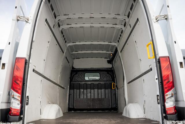 Iveco DAILY 35S16 | 156 PK | 3.500KG trekgew. 3-Zits | Climate