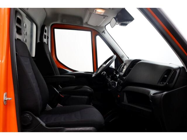 Iveco DAILY 35C14 136pk Open Laadbak met laadklep en trekhaak 3500kg 05-2019