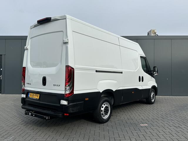 Iveco DAILY 35S14 2.3D FACELIFT / L2H2 / ** 28.436 KM ** / TREKHAAK / 3.500 KG AHG / 270 ACHTERDEUREN / ECC AIRCO / APPLE CARPLAY / 3 ZITS