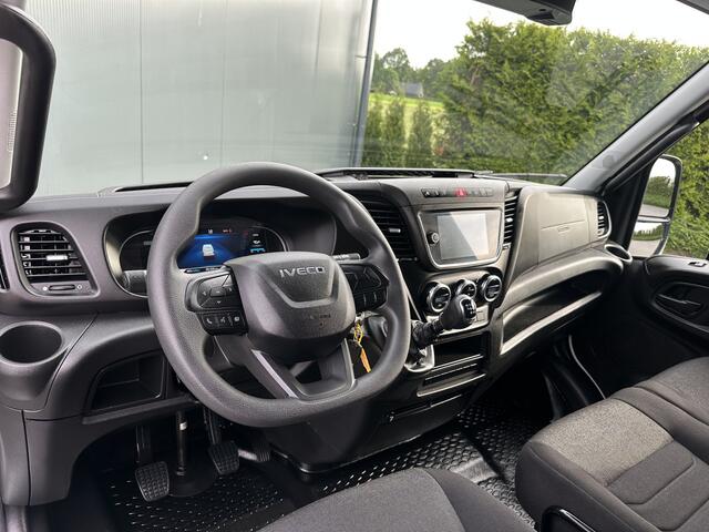 Iveco DAILY 35S14 2.3D FACELIFT / L2H2 / ** 28.436 KM ** / TREKHAAK / 3.500 KG AHG / 270 ACHTERDEUREN / ECC AIRCO / APPLE CARPLAY / 3 ZITS