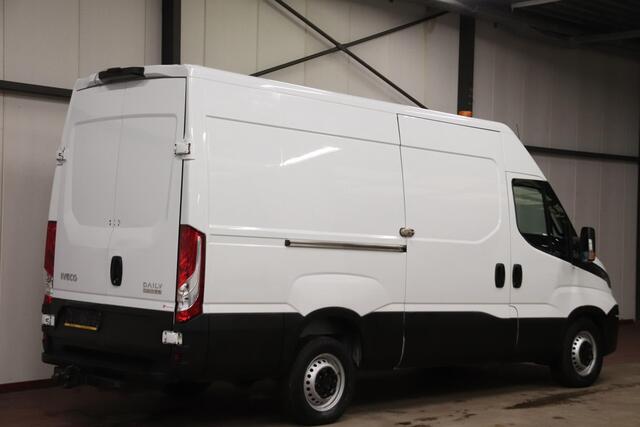 Iveco DAILY 35S14V AUTOMAAT L2H2 3500KG TREKVERMOGEN