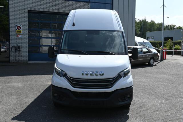 Iveco DAILY 35S18 L4H3 Maxi 3.0 180 pk Hi-Matic LED, ACC, Geveerde stoel, Camera, Navigatie