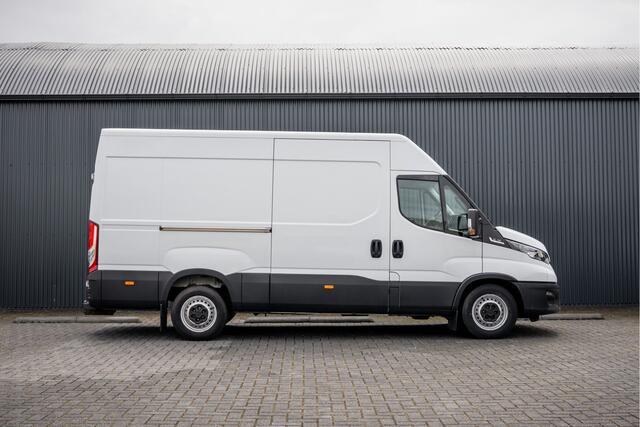 Iveco DAILY 35S18 175 PK 3.0 Liter! | Automaat | 3.500 KG trekgewicht | Camera | Cruise | Airco | Trekhaak | 3-Zits