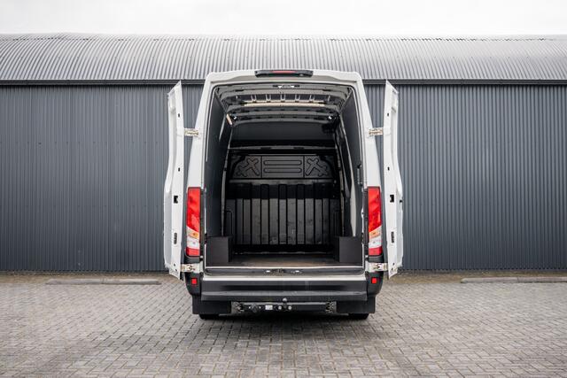 Iveco DAILY 35S18 175 PK 3.0 Liter! | Automaat | 3.500 KG trekgewicht | Camera | Cruise | Airco | Trekhaak | 3-Zits