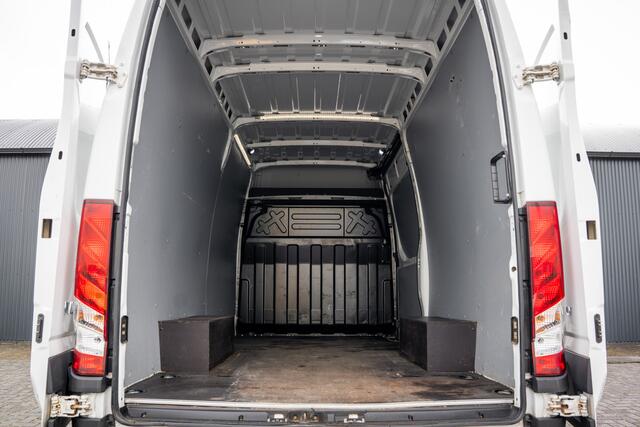 Iveco DAILY 35S18 175 PK 3.0 Liter! | Automaat | 3.500 KG trekgewicht | Camera | Cruise | Airco | Trekhaak | 3-Zits