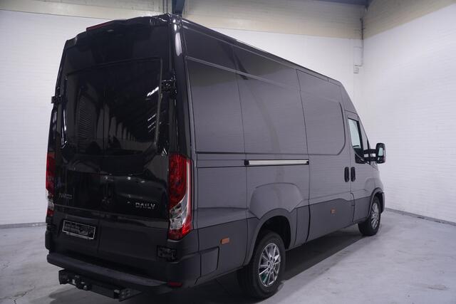 Iveco DAILY 35S21 210 pk L2H2 Aut. Ook als 180 pk op voorraad Vol opties, Trekhaak 3.500 kg, 3-zits