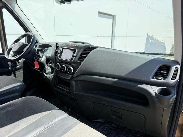 Iveco DAILY 35S18 3.0 Automaat L4H3 180PK Cruise control LED Climate control Camera Trekhaak 3.5t Luchtgeveerde stoel