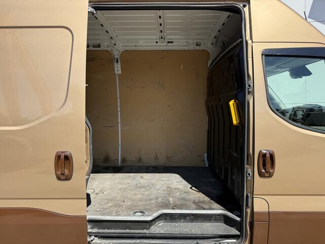 Iveco DAILY 35S18 3.0 Automaat L4H3 180PK Cruise control LED Climate control Camera Trekhaak 3.5t Luchtgeveerde stoel